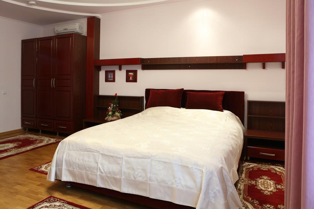 Hotel Bachus Chisinau Quarto foto