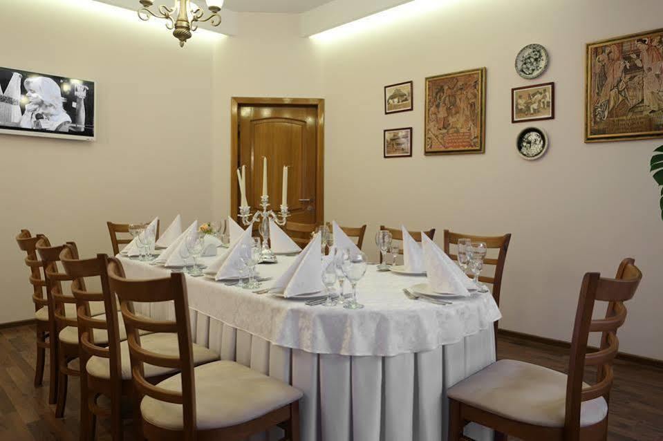 Hotel Bachus Chisinau Exterior foto